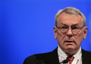 (Arquivo) O ex-presidente da Ag&ecirc;ncia Mundial Antidoping (Wada), Dick Pound, participa de uma confer&ecirc;ncia em Madri, no dia 15 de novembro de 2007