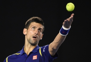 Novak Djokovic em a&ccedil;&atilde;o durante partida contra Kei Nishikori, em Melbourne, no dia 26 de janeiro de 2016