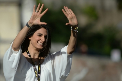 Virginia Raggi, candidata do Movimento 5 Estrelas &agrave; prefeitura de Roma, participa de ato de campanha em 3 de junho na Piazza del Popolo, em Roma