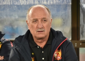 Luiz Felipe Scolari, t&eacute;cnico do Guangzhou, participa de coletiva de imprensa em Osaka, no dia 21 de outubro de 2015