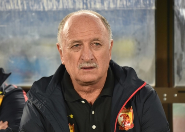 Luiz Felipe Scolari, t&eacute;cnico do Guangzhou, participa de coletiva de imprensa em Osaka, no dia 21 de outubro de 2015