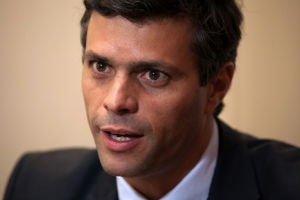 (Arquivo) O l&iacute;der opositor Leopoldo L&oacute;pez, em S&atilde;o Paulo, no dia 4 de outubro de 2011