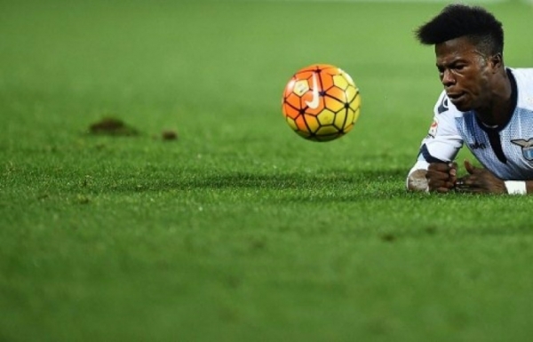 O jogador senegal&ecirc;s Balde Diao Keita, do Lazio, na partida contra o Fiorentina pela S&eacute;rie A do futebol italiano, no est&aacute;dio Artemio Franchi, em Floren&ccedil;a, 9 de janeiro de 2016