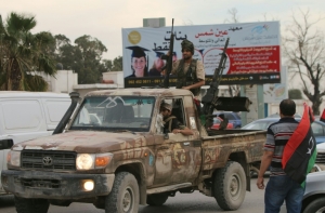 (Arquivo) Soldados na cidade l&iacute;bia de Benghazi