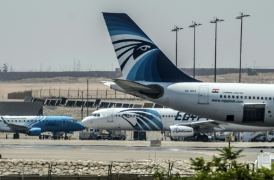 Avi&otilde;es da EgyptAir s&atilde;o vistos no p&aacute;tio do aeroporto internacional do Cairo, no dia 19 de maio de 2016