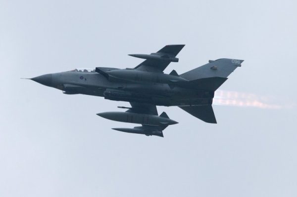 Avi&atilde;o da For&ccedil;a A&eacute;rea brit&acirc;nica decola da base de Marham, em Norfolk