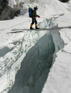 (2012) O alpinista brit&acirc;nico Kenton Cool, no Everest