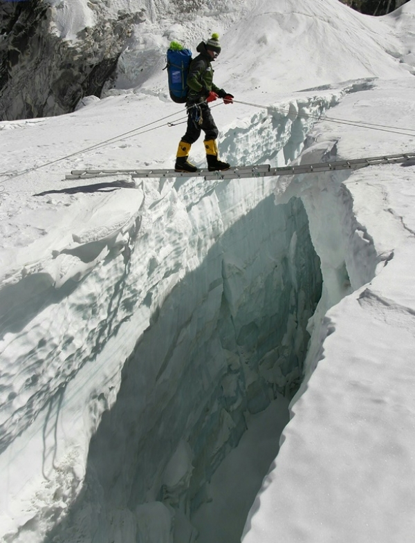 (2012) O alpinista brit&acirc;nico Kenton Cool, no Everest